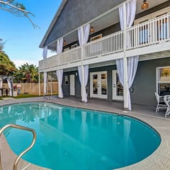 Coastal Cabana - Private Pool - Walk to Beach