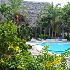 Malindi Coastal Luxury Retreat - Huge Private Pool