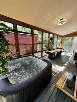 Waterfront Zen-Dock, Paddleboards, Jacuzzi & Games