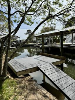 Waterfront Zen-Dock, Paddleboards, Jacuzzi & Games