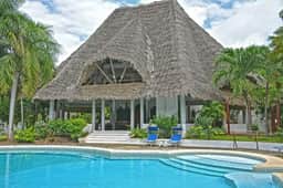 Malindi Coastal Luxury Retreat - Huge Private Pool