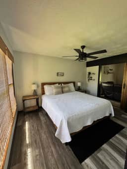 Waterfront Zen-Dock, Paddleboards, Jacuzzi & Games - Image 3