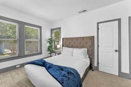 The Farmhouse - Family Friendly Downtown Cottage - Image 3