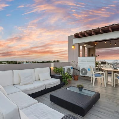 Tropical Sunset Penthouse • Rooftop & Hot Tub