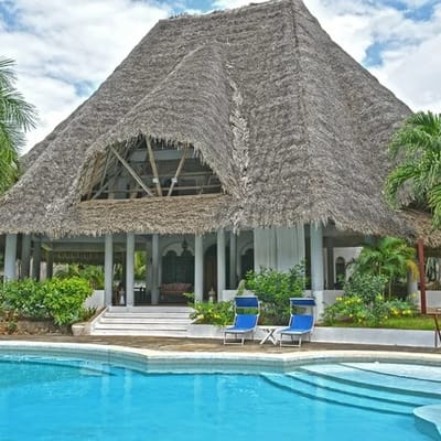 Malindi Coastal Luxury Retreat - Huge Private Pool