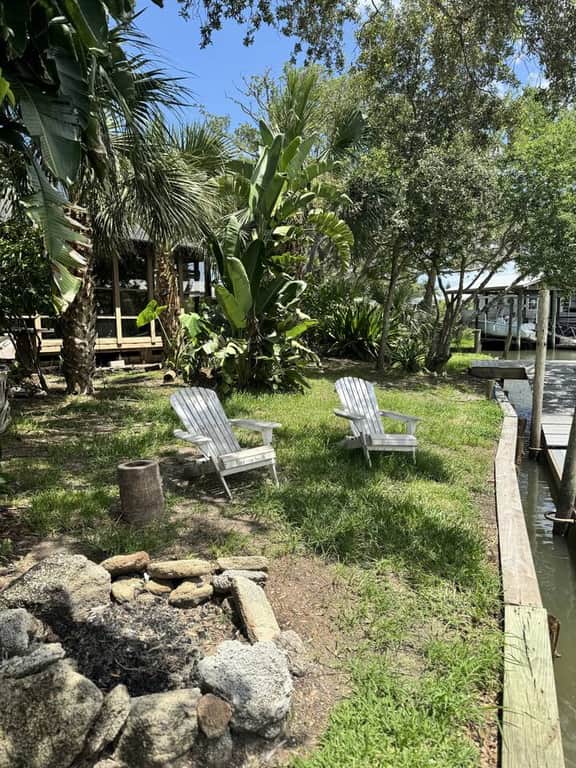 Waterfront Zen-Dock, Paddleboards, Jacuzzi & Games