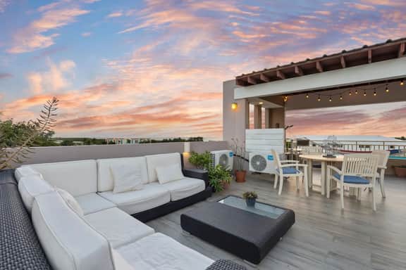 Tropical Sunset Penthouse • Rooftop & Hot Tub