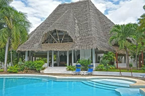 Malindi Coastal Luxury Retreat - Huge Private Pool