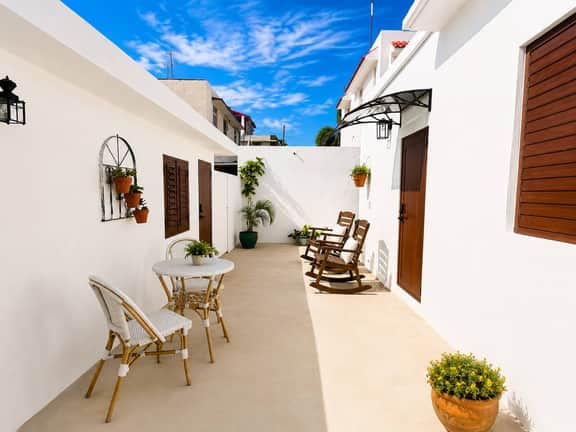 Casa Oliver 1941 by the Sea, Sleeps 8 - Image 4
