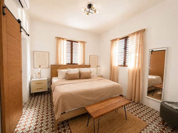 Casa Oliver 1941 by the Sea, Sleeps 8 - Image 5