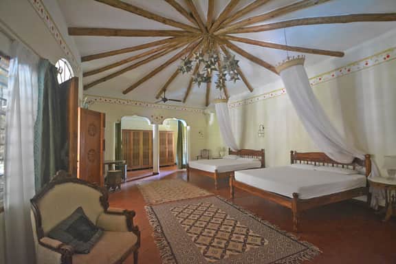 Malindi Coastal Luxury Retreat - Huge Private Pool - Image 3