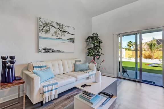 Lux Beach Cabana - Close to Beach & Restaurants - Image 2