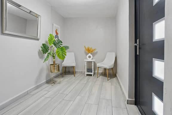 Zaturn Beach House - Image 2