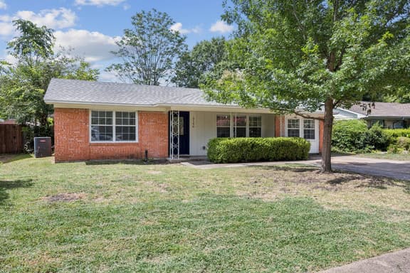 Boho Bungalow Near DFW Airport | Spacious 4BR Home