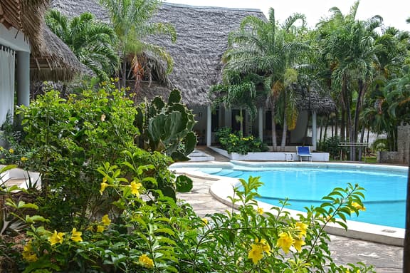 Malindi Coastal Luxury Retreat - Huge Private Pool - Image 1