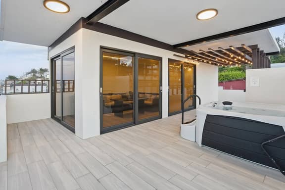 Zaturn Beach House - Image 1